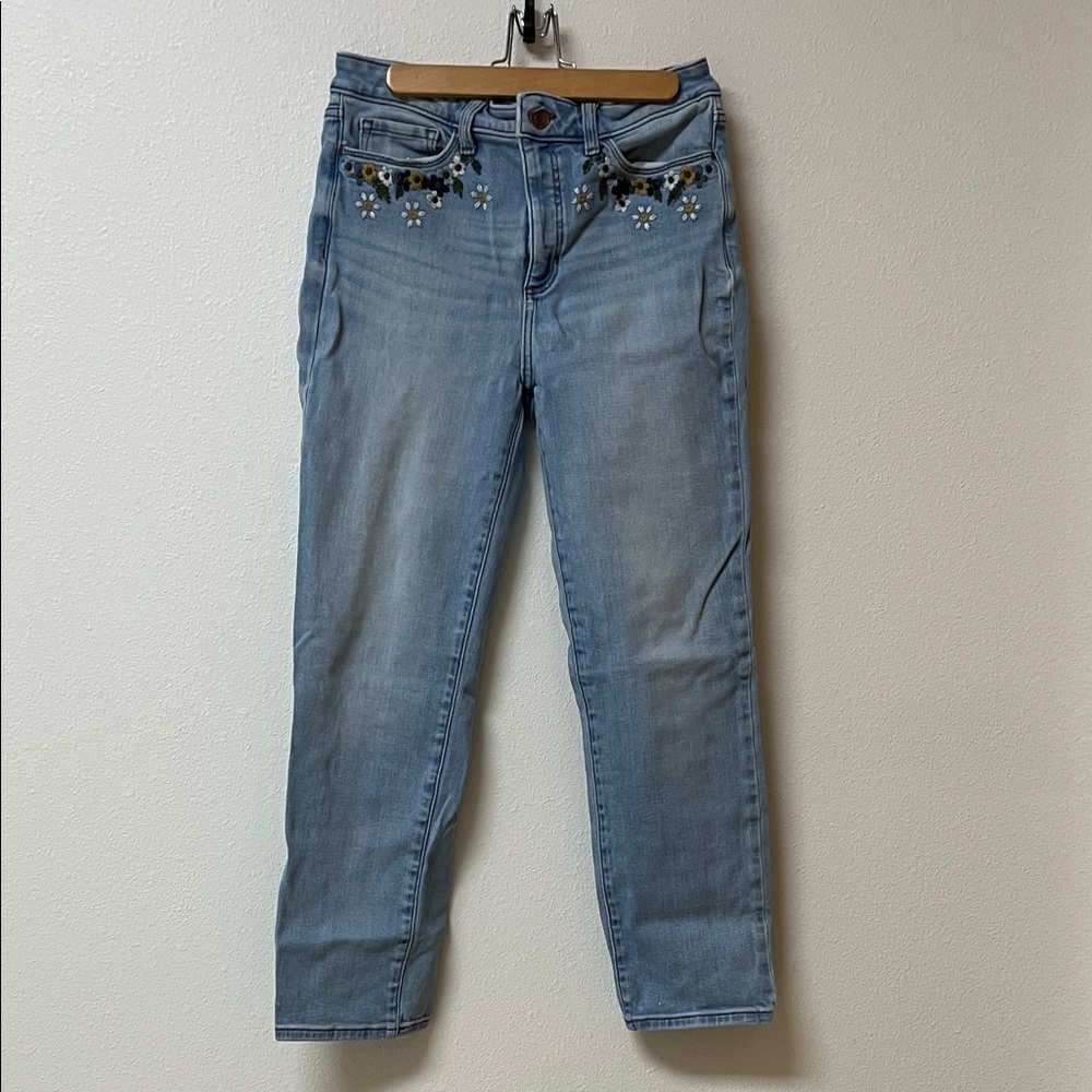 Lauren Conrad super high rise slim straight leg Embroidered Blue Jeans, size 8